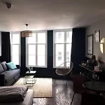 Red Light Bed & Breakfast 3*