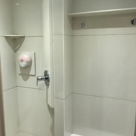 Red Light B&B 2*