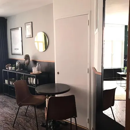 Red Light 3*