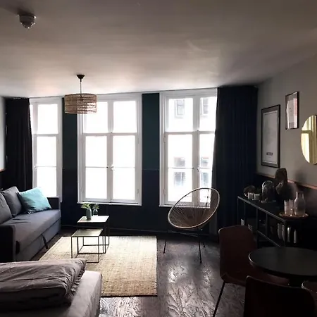 Red Light Bed & Breakfast 2*